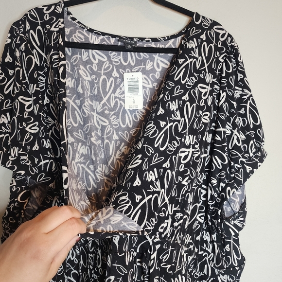 NWT Torrid Hearts Print Mini Studio Knit Surplice Dress Black White 6X Pockets - Picture 14 of 16